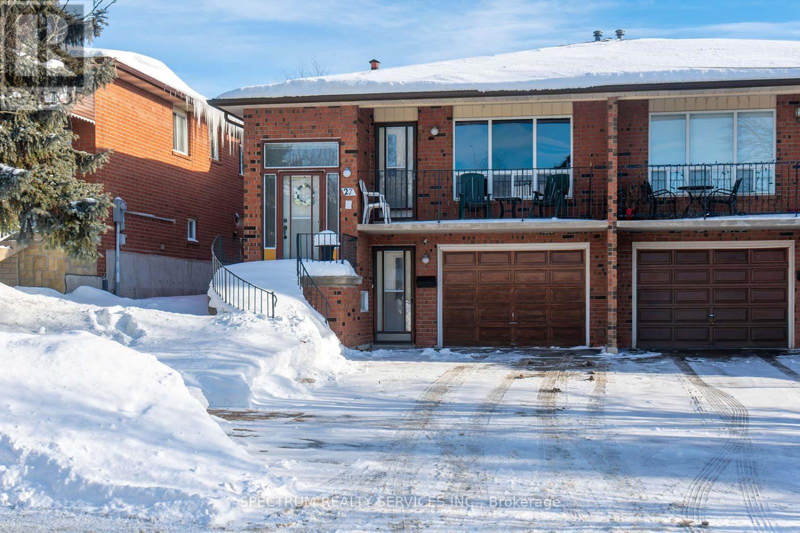 27 Clubhouse Court, Toronto, Ontario  M3L 2L7 - Photo 3 - W12756490