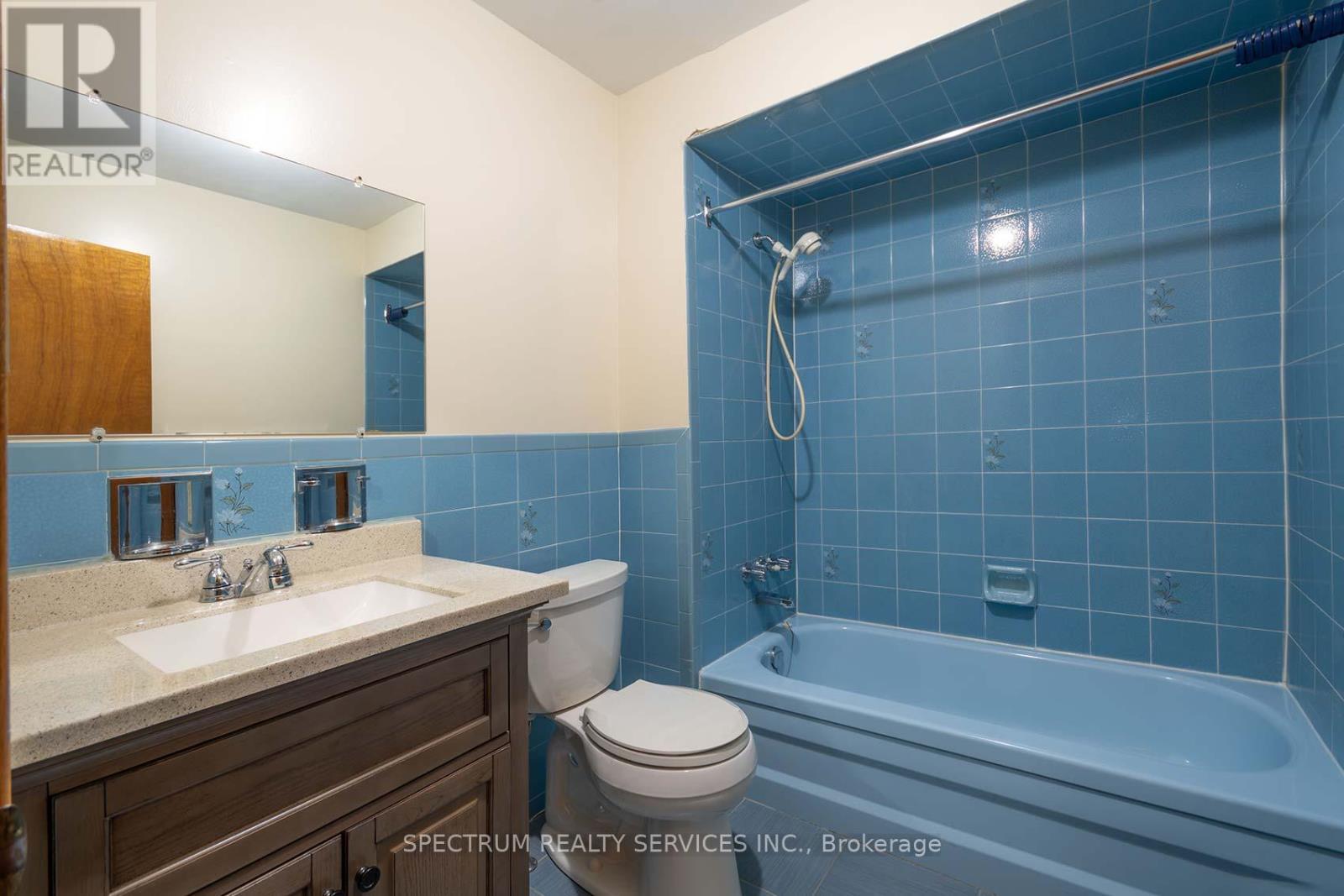 27 Clubhouse Court, Toronto, Ontario  M3L 2L7 - Photo 32 - W12756490