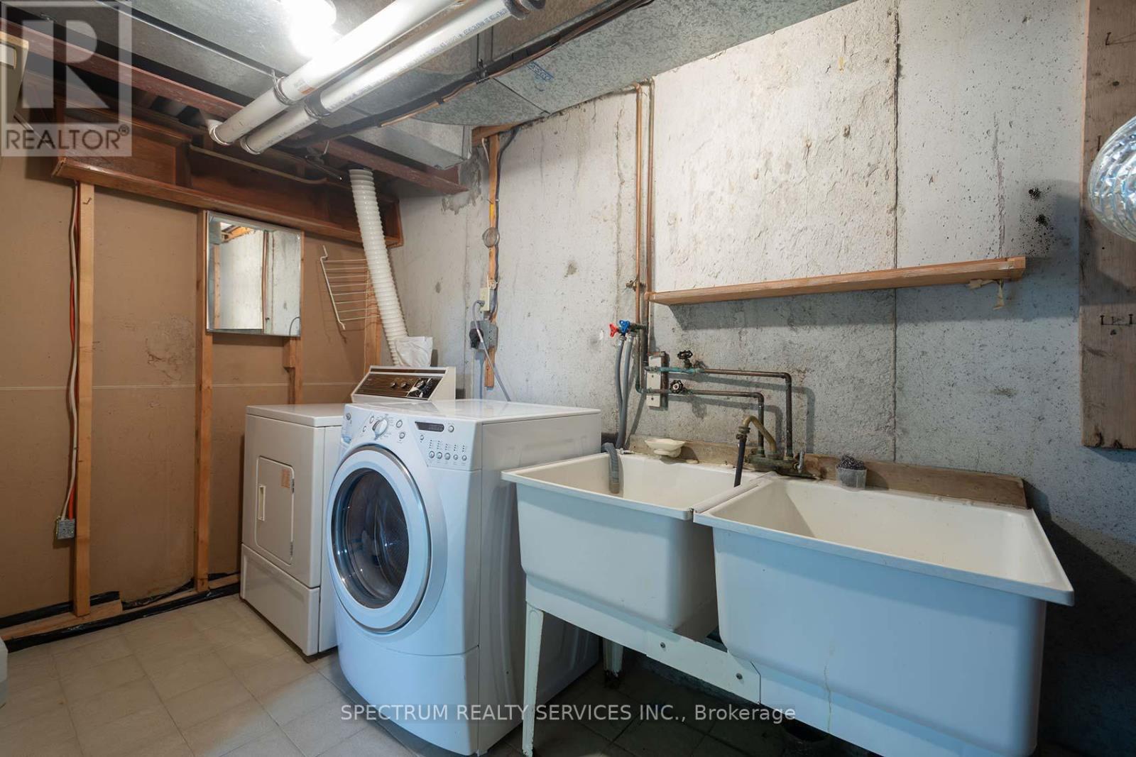 27 Clubhouse Court, Toronto, Ontario  M3L 2L7 - Photo 35 - W12756490