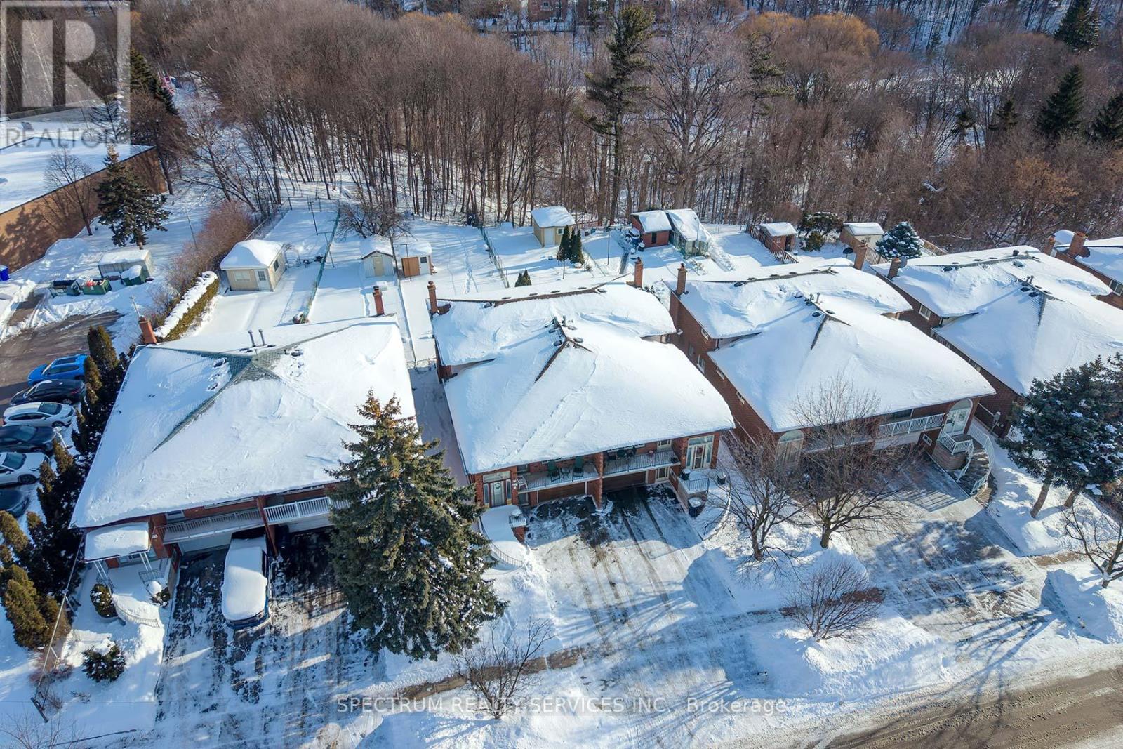 27 Clubhouse Court, Toronto, Ontario  M3L 2L7 - Photo 4 - W12756490