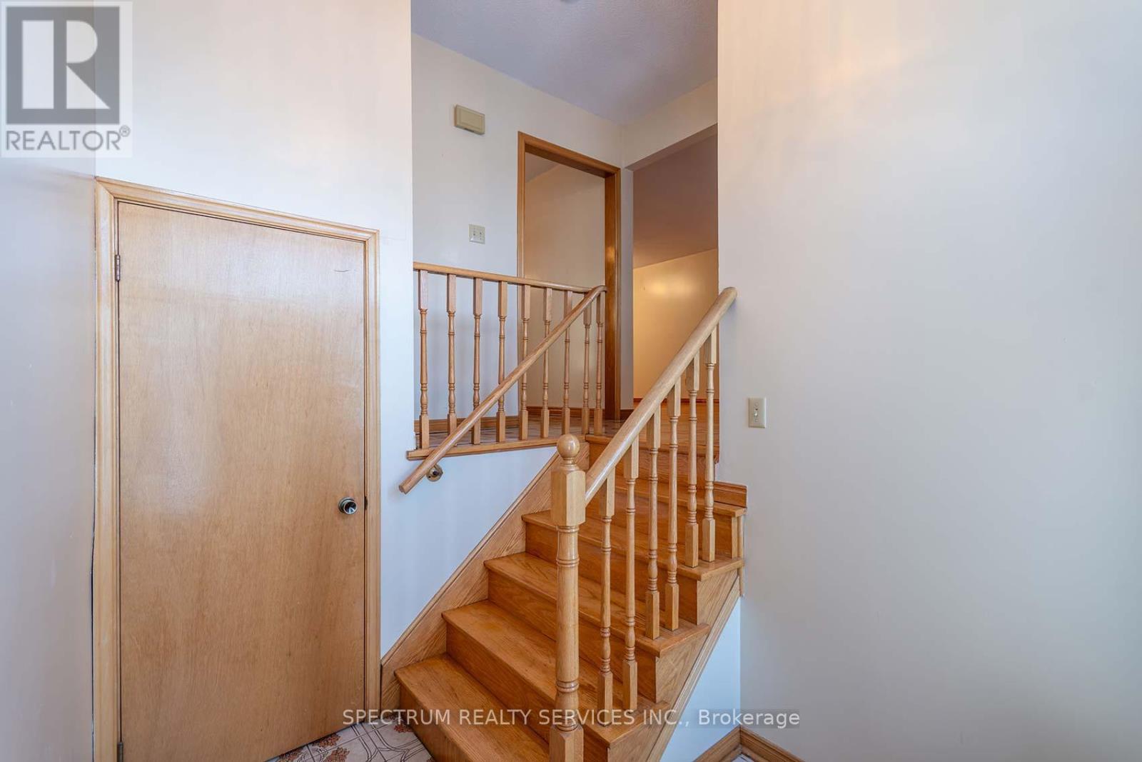 27 Clubhouse Court, Toronto, Ontario  M3L 2L7 - Photo 7 - W12756490