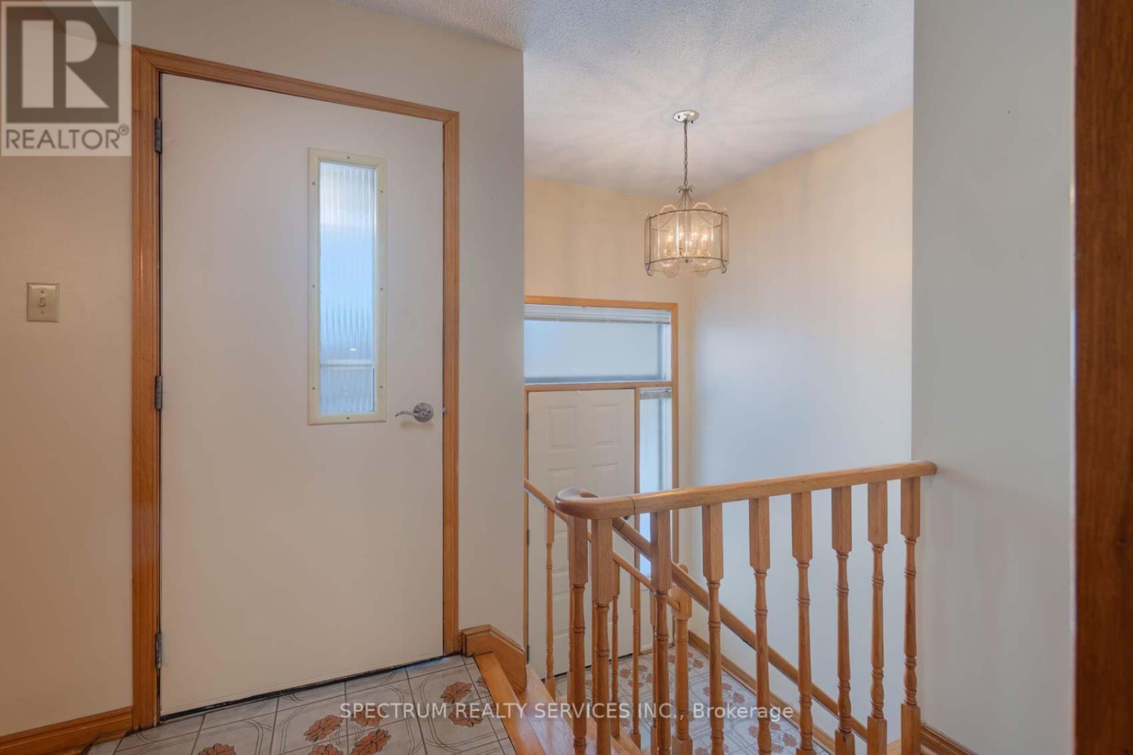 27 Clubhouse Court, Toronto, Ontario  M3L 2L7 - Photo 8 - W12756490