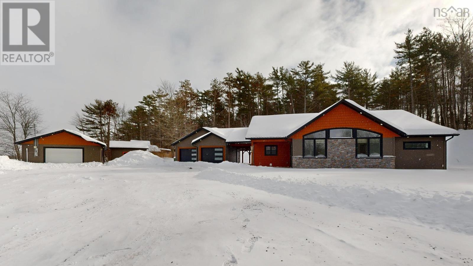 6672 Highway 1, Coldbrook, Nova Scotia  B4R 1B7 - Photo 2 - 202602074