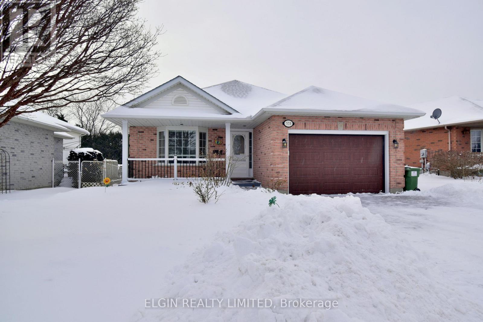 578 Wellington Street, St. Thomas, Ontario  N5R 6E1 - Photo 2 - X12756538