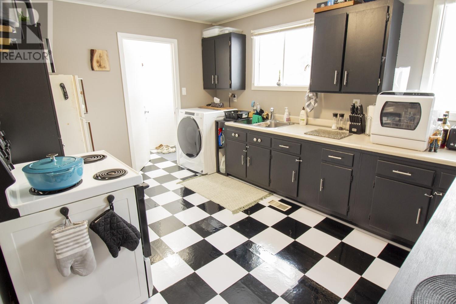 2 Mayfair Avenue, Corner Brook, Newfoundland & Labrador  A2H 4P8 - Photo 4 - 1294236