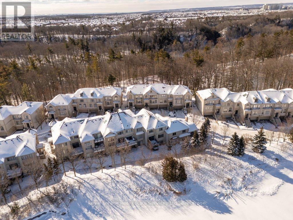 34 - 2400 Neyagawa Boulevard, Oakville, Ontario  L6H 7P5 - Photo 1 - W12756522