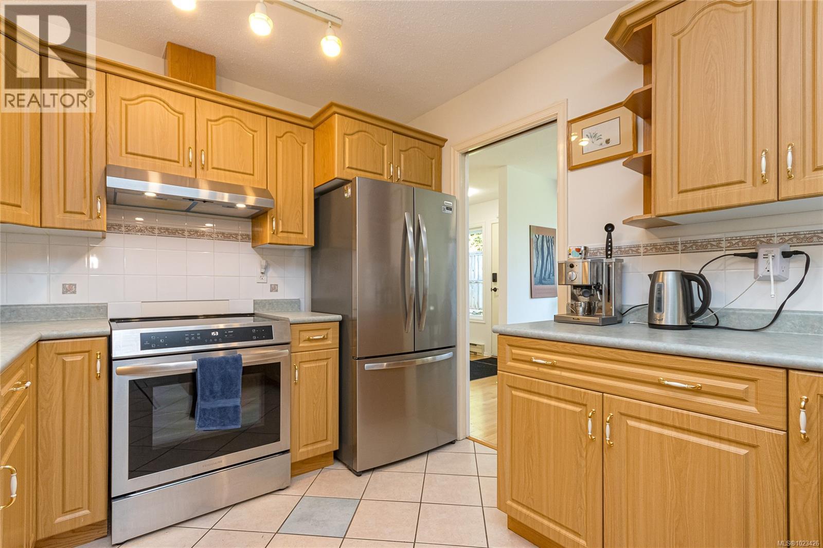 710 Greenlea Dr, Saanich, British Columbia  V8Z 6V8 - Photo 10 - 1023426