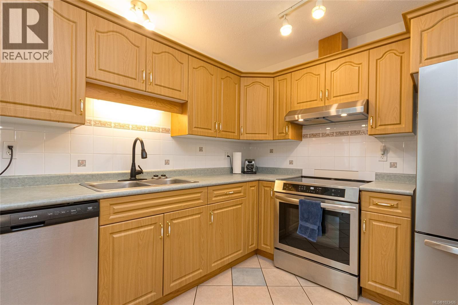 710 Greenlea Dr, Saanich, British Columbia  V8Z 6V8 - Photo 11 - 1023426