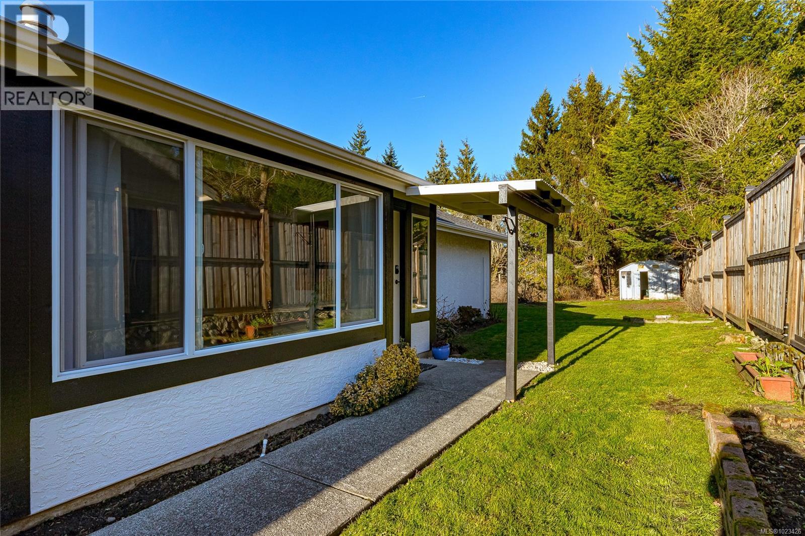 710 Greenlea Dr, Saanich, British Columbia  V8Z 6V8 - Photo 4 - 1023426