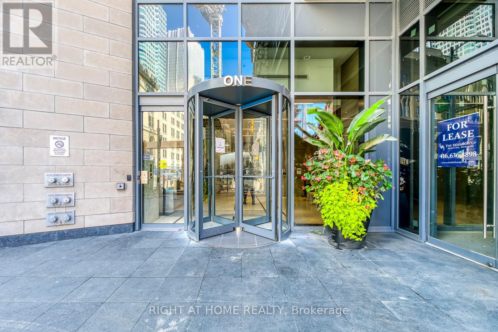 3401 - 1 The Esplanade Drive, Toronto (Waterfront Communities), Ontario  M5E 0A8 - Photo 2 - C12756592