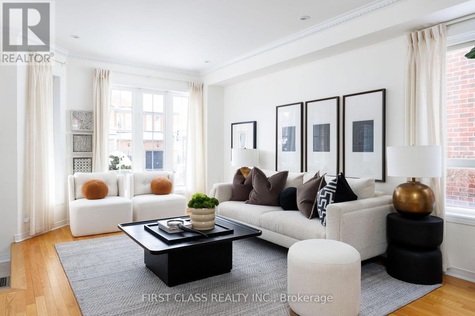 39 DYLAN STREET, vaughan (vellore village), Ontario