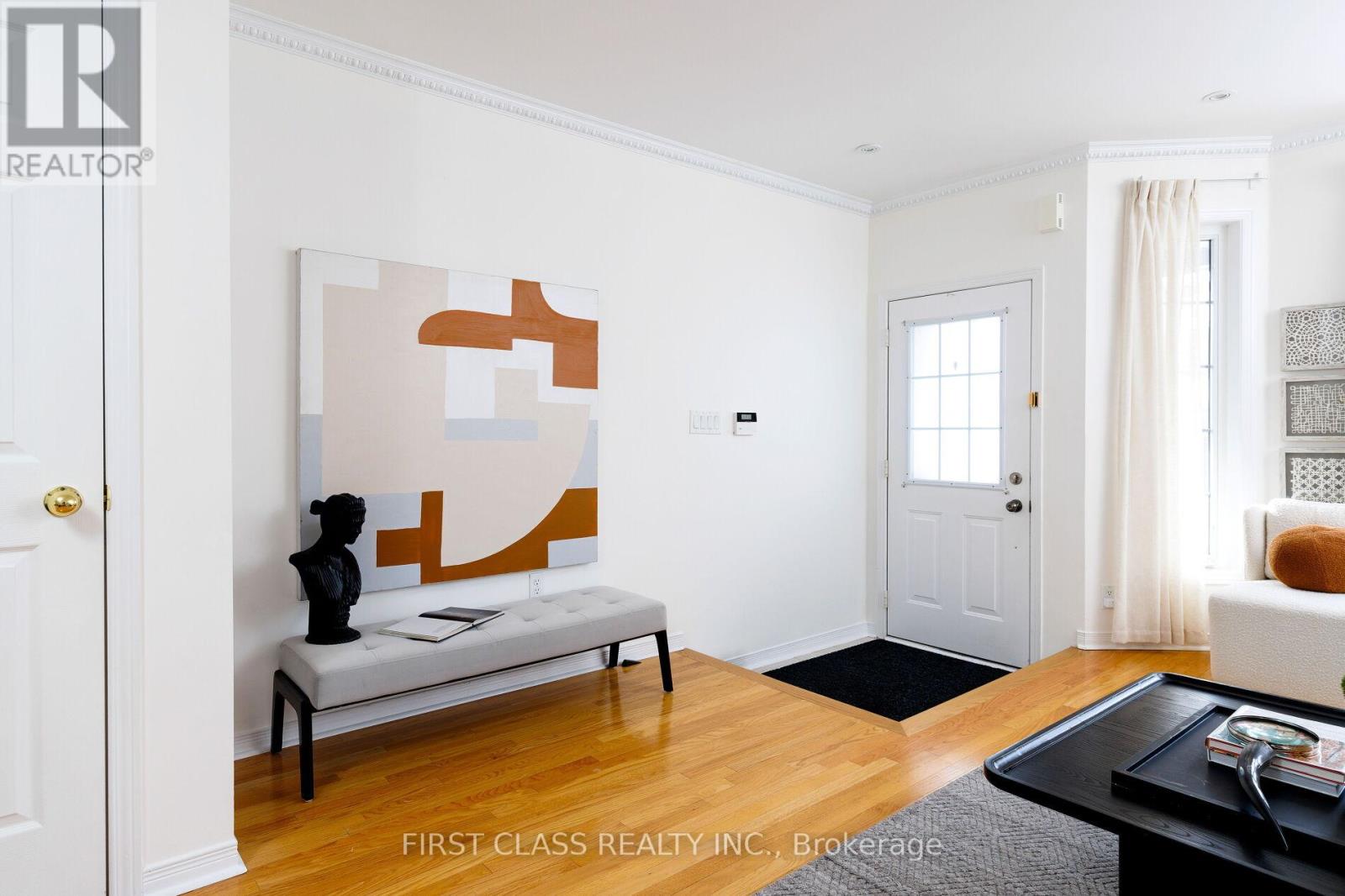 39 Dylan Street, Vaughan (Vellore Village), Ontario  L4H 2X6 - Photo 3 - N12756526