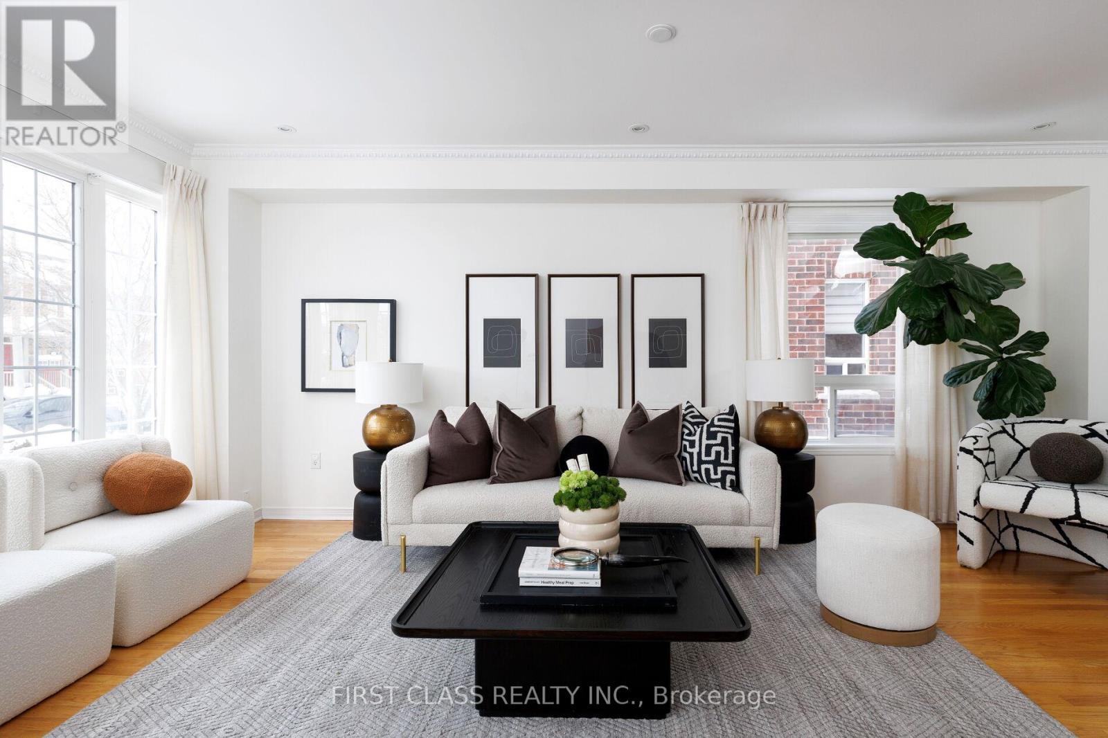 39 Dylan Street, Vaughan (Vellore Village), Ontario  L4H 2X6 - Photo 4 - N12756526