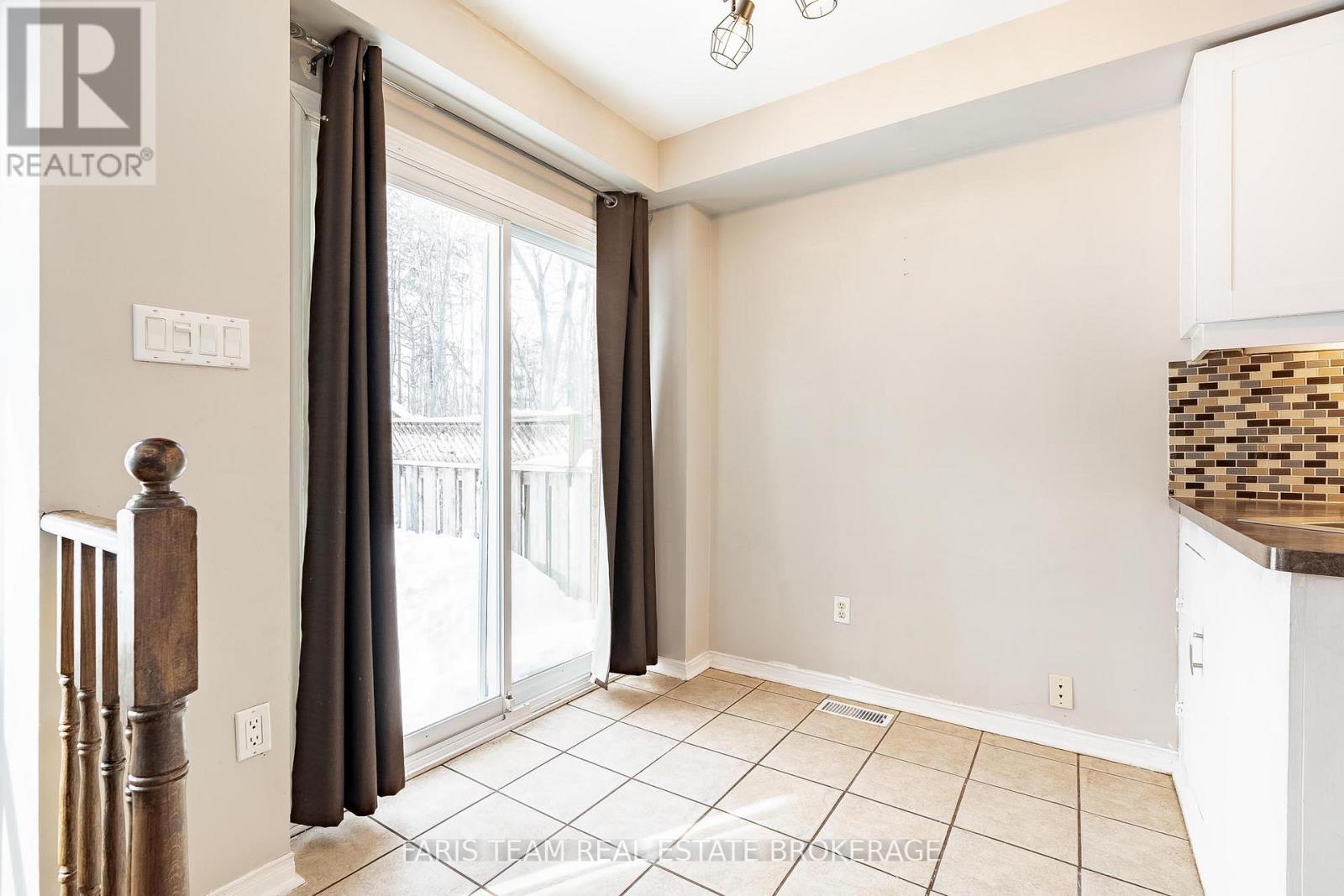 256 Ferndale Drive S, Barrie (Ardagh), Ontario  L4N 8J9 - Photo 10 - S12756568