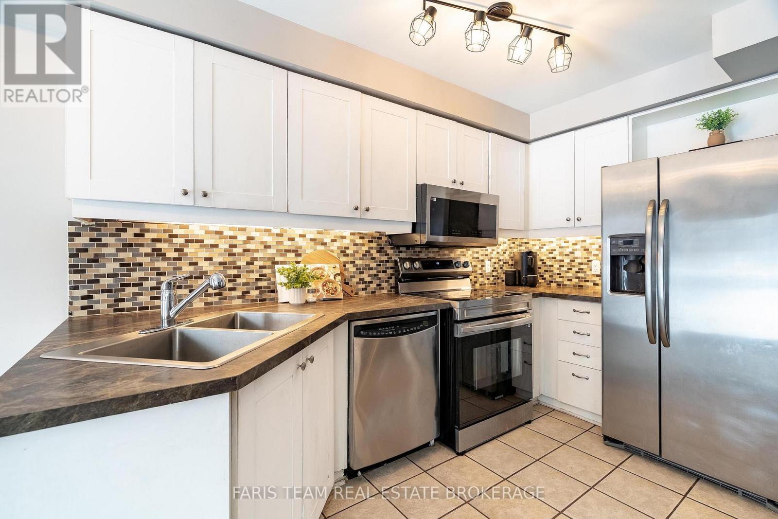 256 Ferndale Drive S, Barrie (Ardagh), Ontario  L4N 8J9 - Photo 5 - S12756568