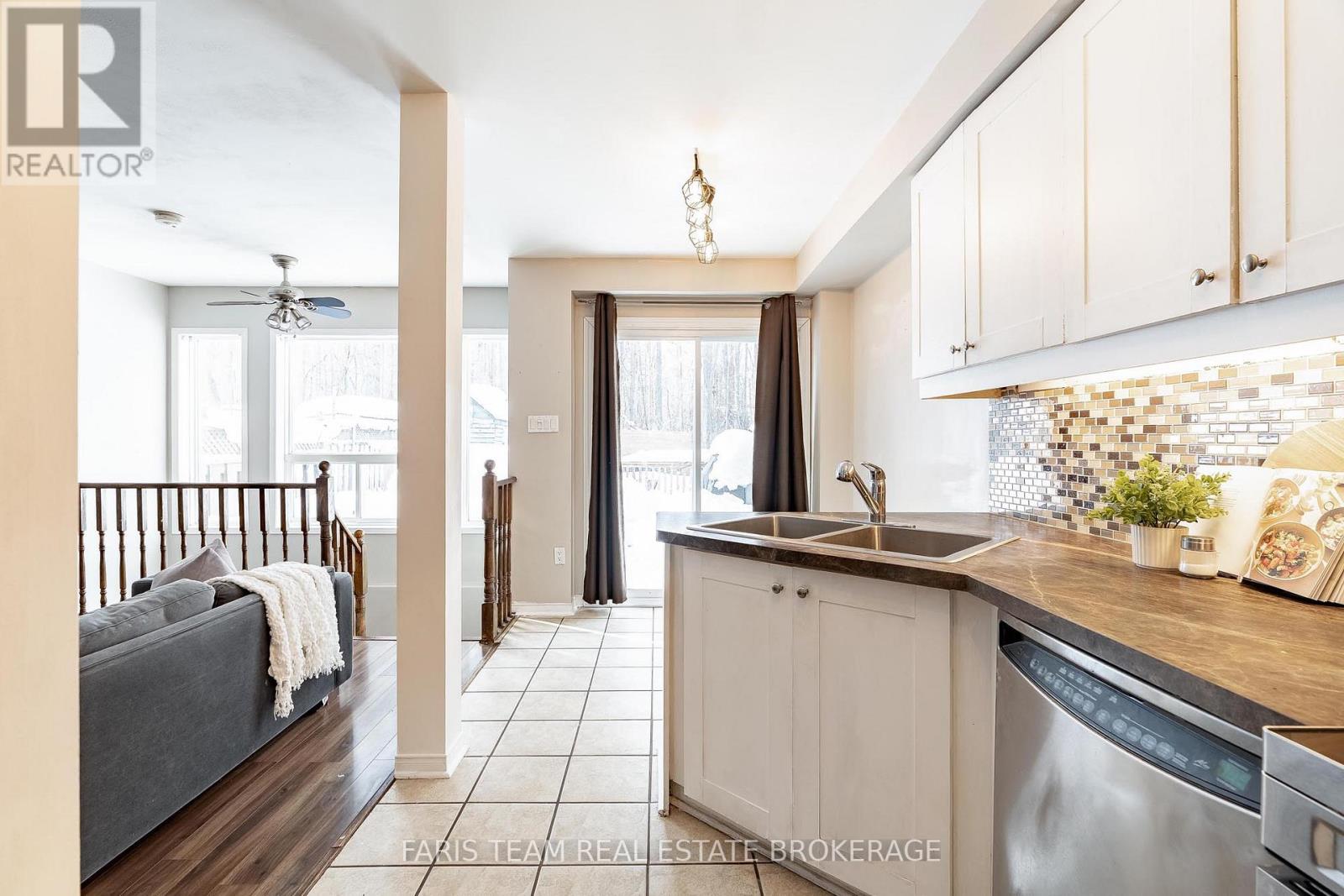 256 Ferndale Drive S, Barrie (Ardagh), Ontario  L4N 8J9 - Photo 9 - S12756568