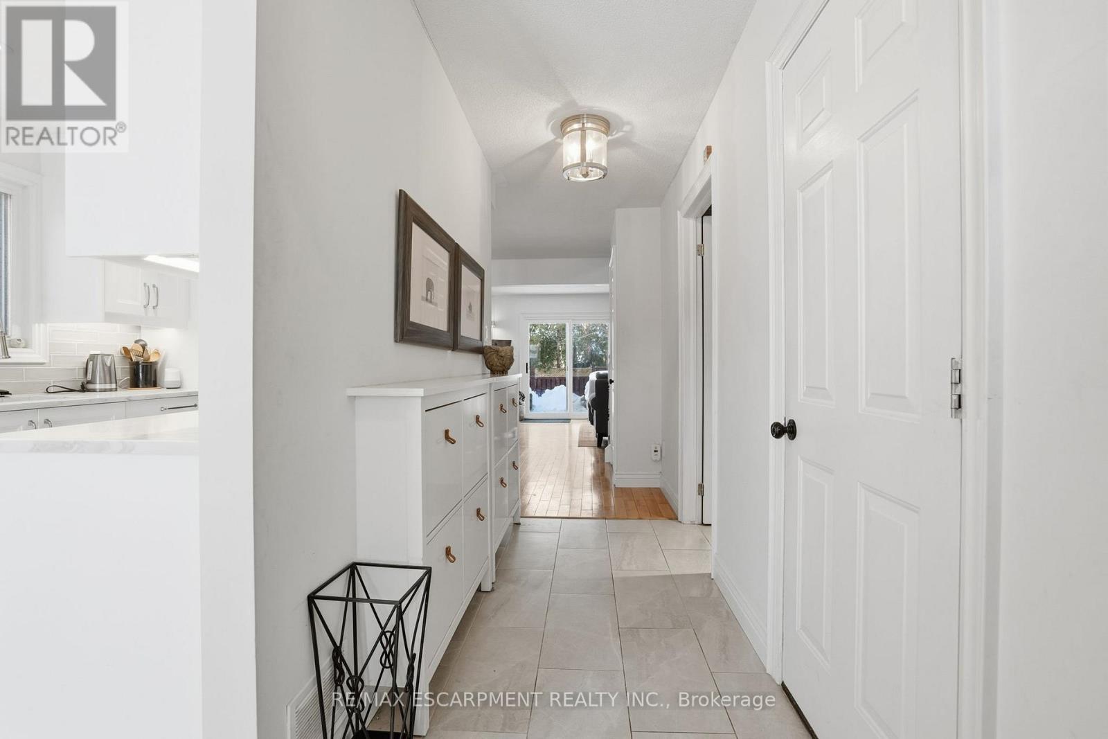 2018 Chrisdon Road, Burlington (Headon), Ontario  L7M 3W8 - Photo 4 - W12756586