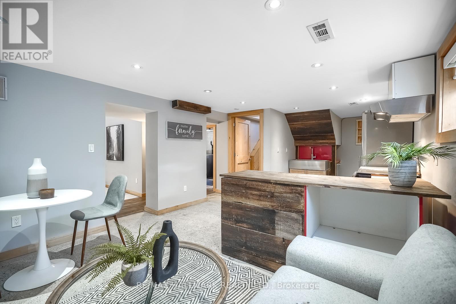 Lower - 6 Thirty First Street, Toronto (Long Branch), Ontario  M8W 3E8 - Photo 5 - W12756604