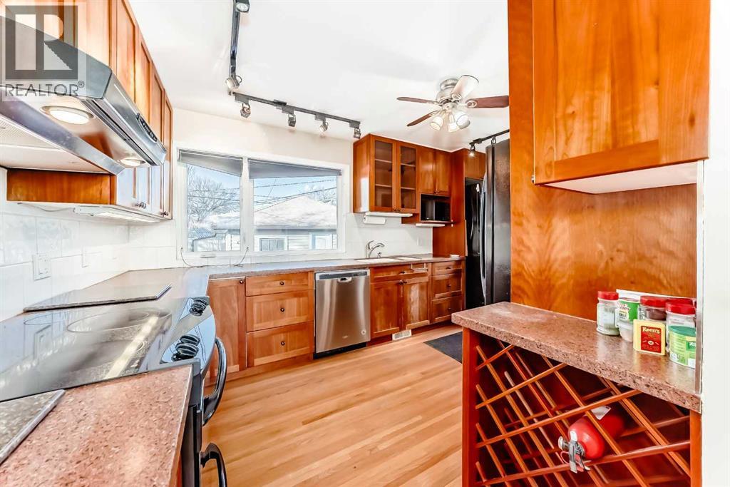 919 Robert Road Ne, Calgary, Alberta  T3A 4W5 - Photo 3 - A2283181