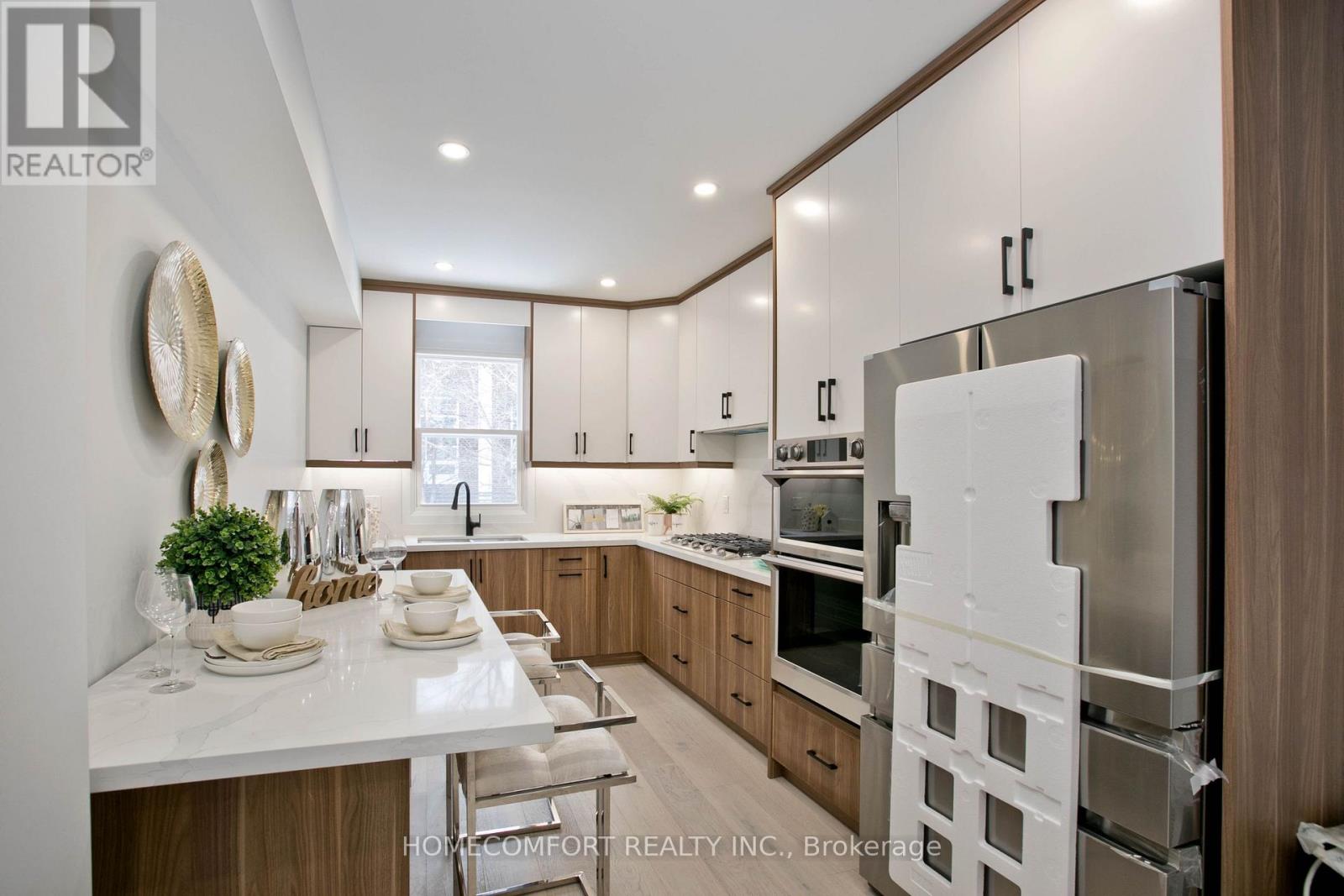 18 CONNAUGHT AVENUE, Toronto, Ontario