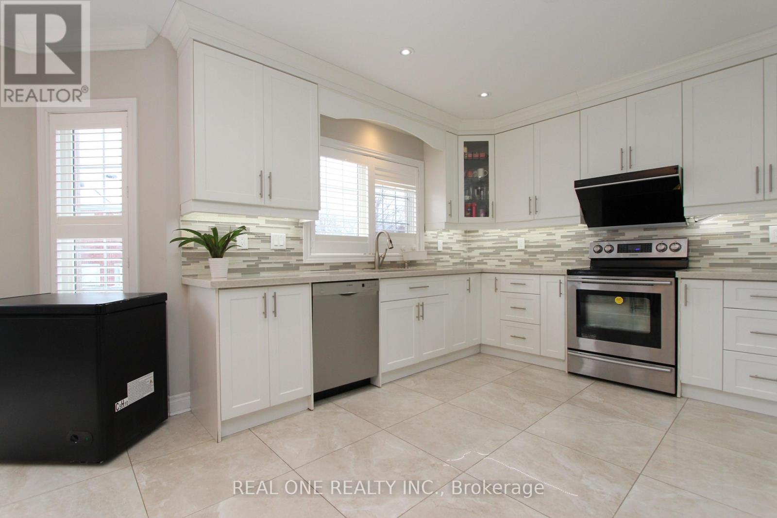 2 Delisle Street, Richmond Hill, Ontario  L4S 2R3 - Photo 12 - N12756256