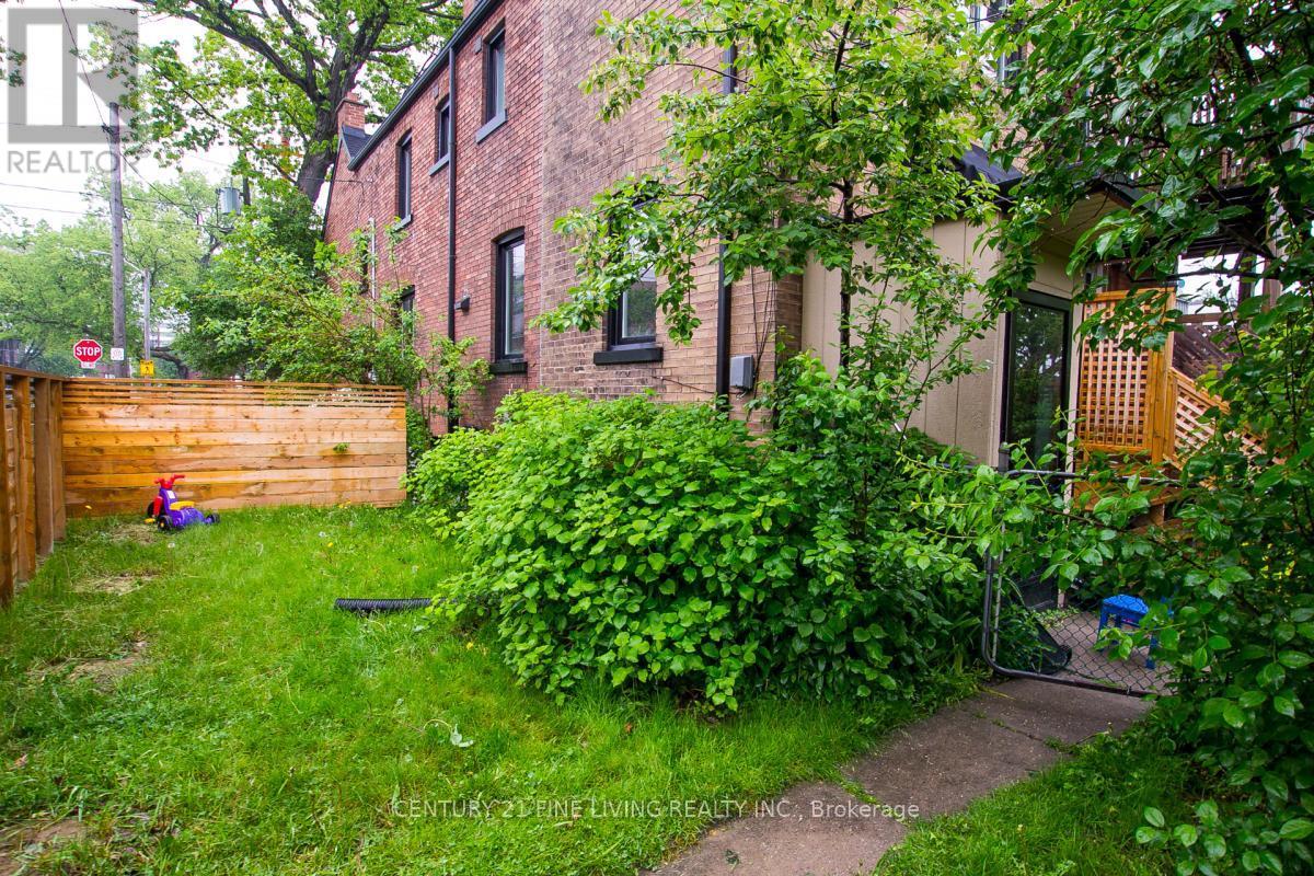 Lower - 52 Kenwood Avenue, Toronto (Humewood-Cedarvale), Ontario  M6C 2R9 - Photo 12 - C12754386