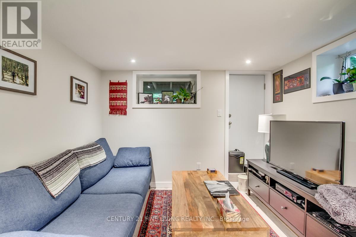 Lower - 52 Kenwood Avenue, Toronto (Humewood-Cedarvale), Ontario  M6C 2R9 - Photo 7 - C12754386