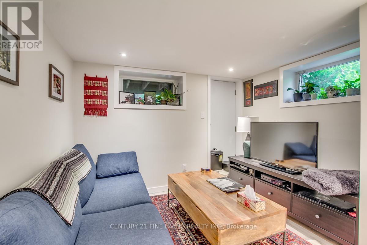 Lower - 52 Kenwood Avenue, Toronto (Humewood-Cedarvale), Ontario  M6C 2R9 - Photo 6 - C12754386