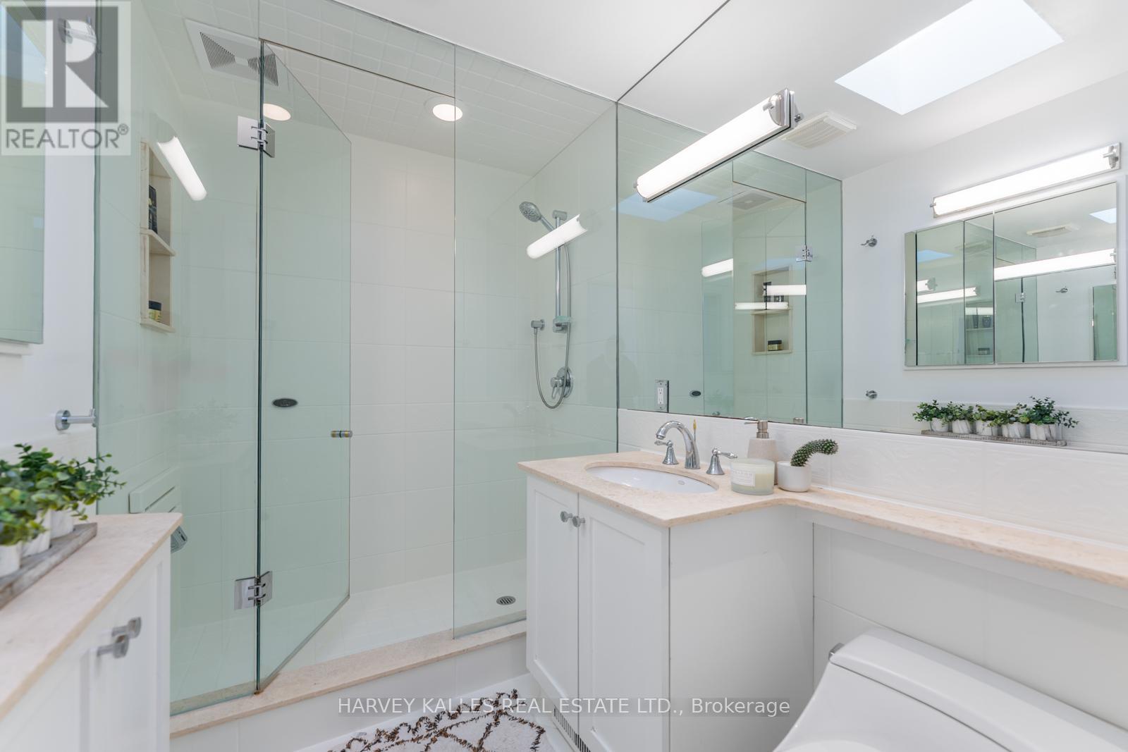 120 Fairlawn Avenue, Toronto, Ontario  M5M 1S8 - Photo 32 - C12754484