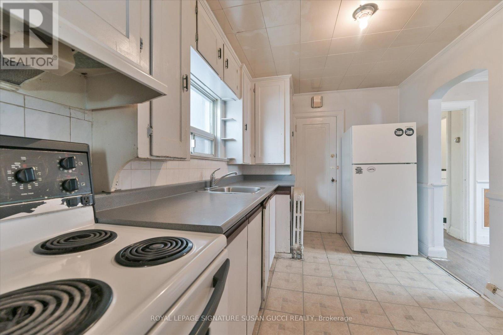 218 Floyd Avenue, Toronto (Danforth Village-East York), Ontario  M4J 2J1 - Photo 10 - E12754474