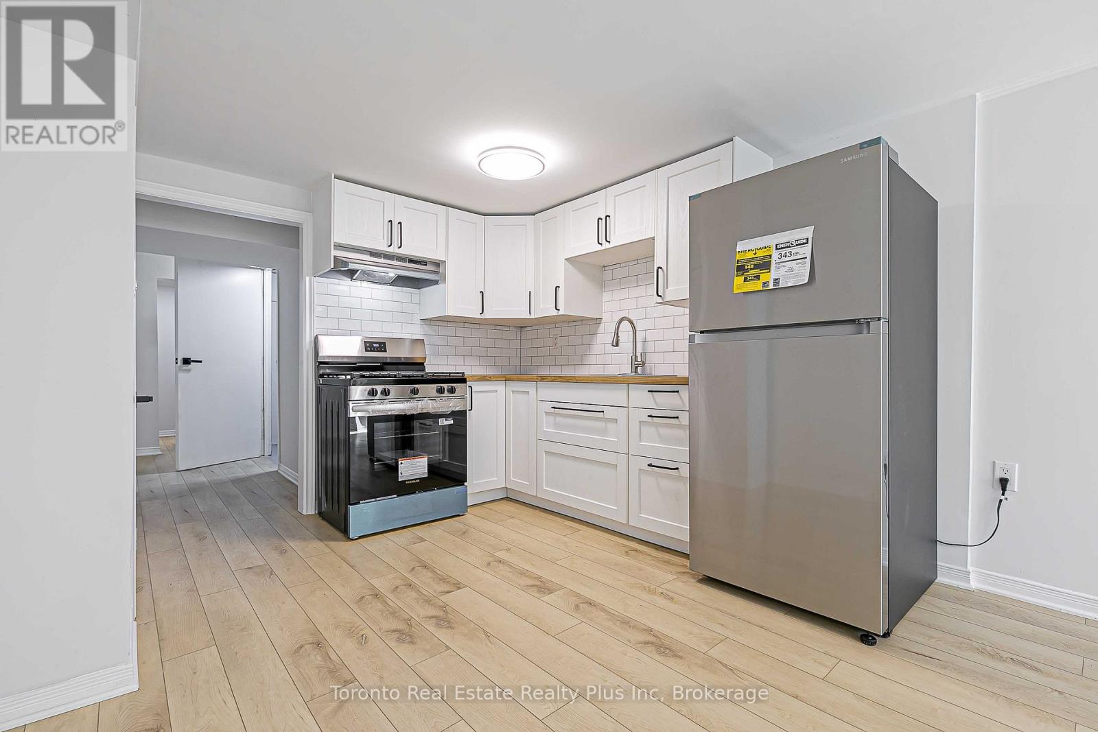 225 Septonne Avenue, Newmarket, Ontario  L3Y 2W5 - Photo 4 - N12751712