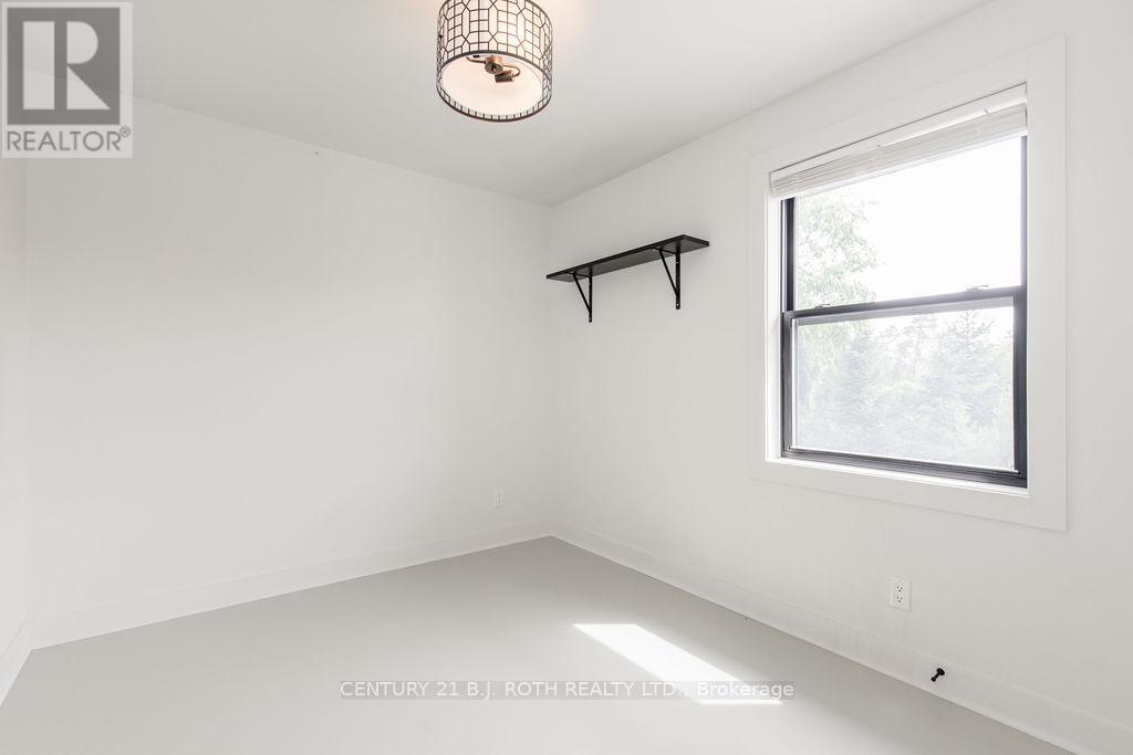 1370 Killarney Beach Road, Innisfil (Lefroy), Ontario  L0L 1W0 - Photo 22 - N12754454