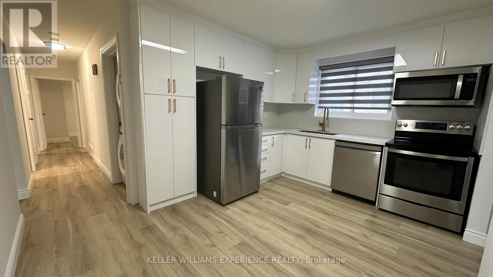 182 Hilda Avenue, Toronto (Newtonbrook West), Ontario  M2M 1W1 - Photo 4 - C12749784