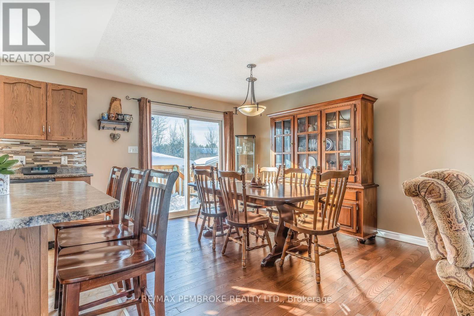 41 Oak Avenue, Petawawa, Ontario  K8H 0B5 - Photo 11 - X12754144