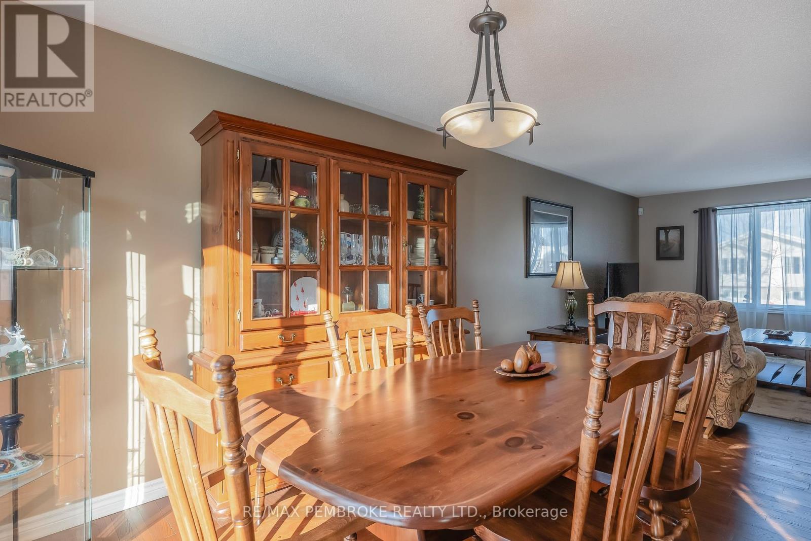 41 Oak Avenue, Petawawa, Ontario  K8H 0B5 - Photo 17 - X12754144