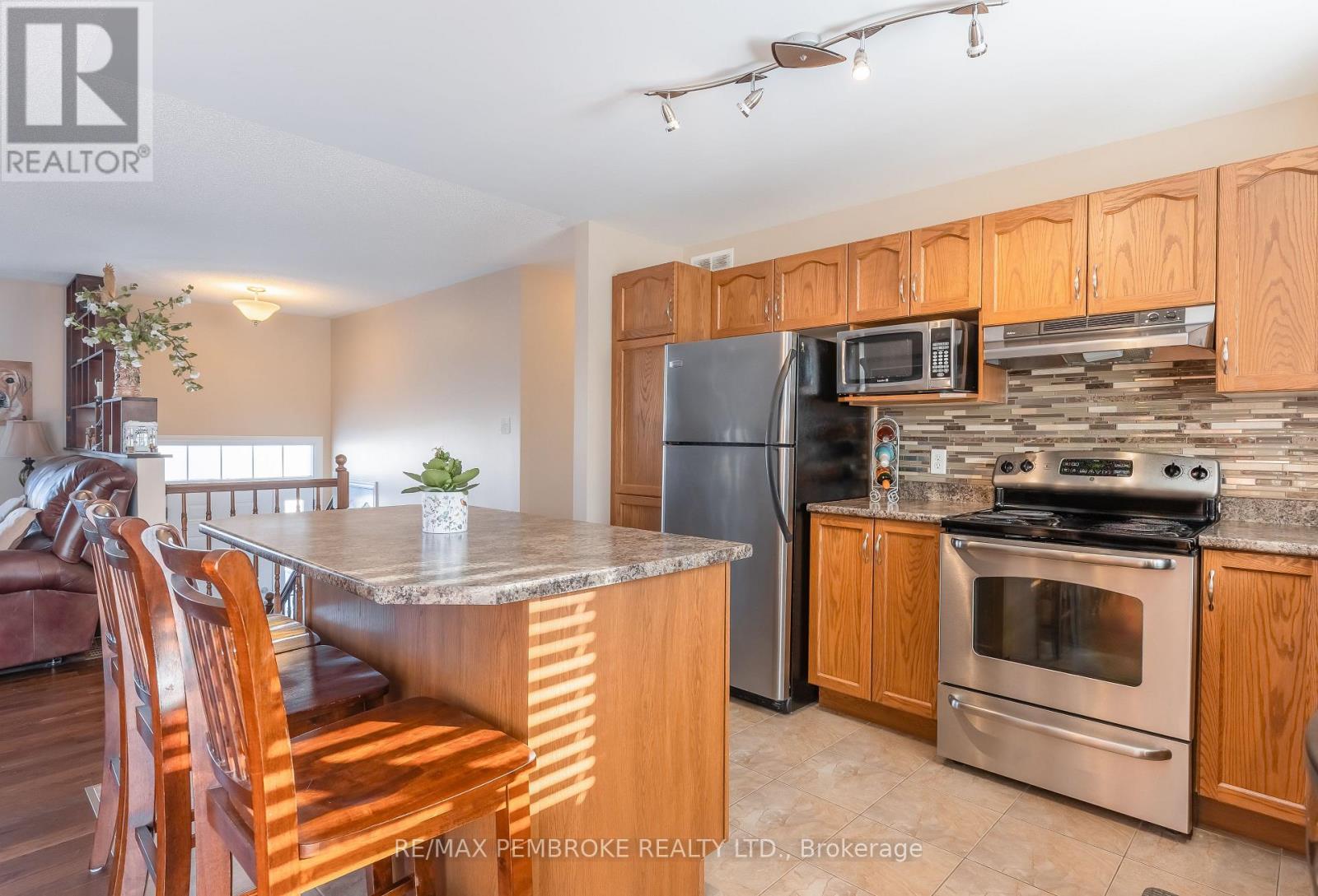 41 Oak Avenue, Petawawa, Ontario  K8H 0B5 - Photo 14 - X12754144