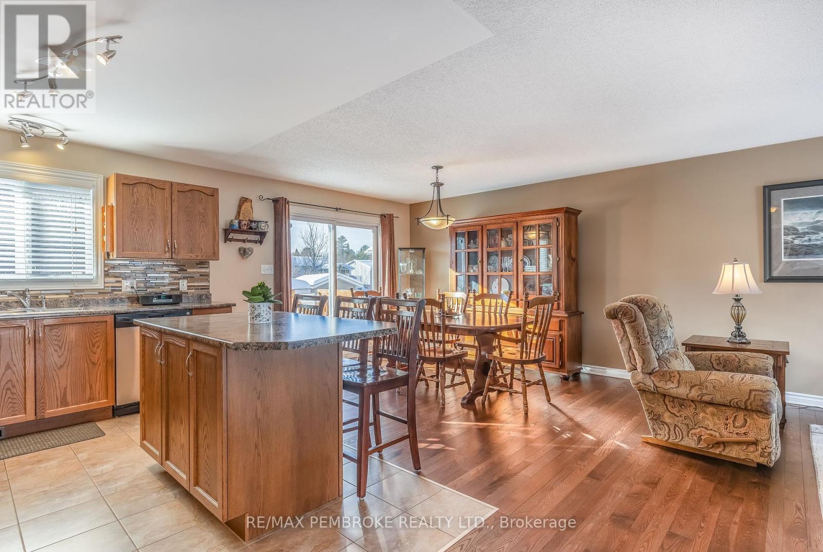 41 Oak Avenue, Petawawa, Ontario  K8H 0B5 - Photo 15 - X12754144