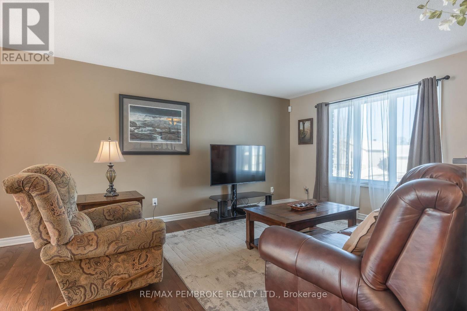 41 Oak Avenue, Petawawa, Ontario  K8H 0B5 - Photo 19 - X12754144