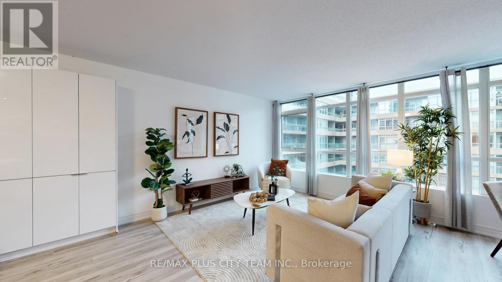 830 - 10 Capreol Court, Toronto (Waterfront Communities), Ontario  M5V 4B3 - Photo 3 - C12754472