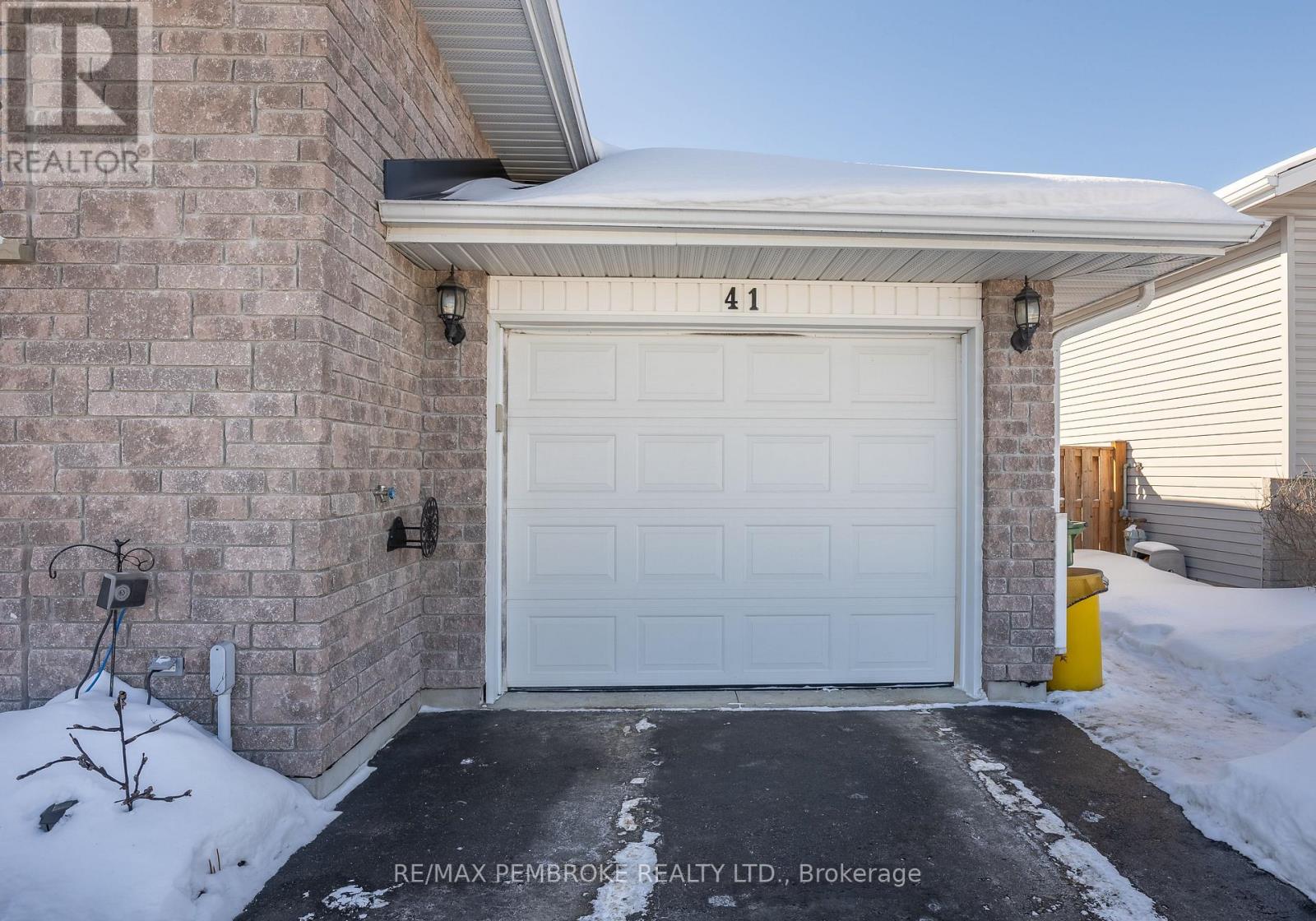 41 Oak Avenue, Petawawa, Ontario  K8H 0B5 - Photo 3 - X12754144