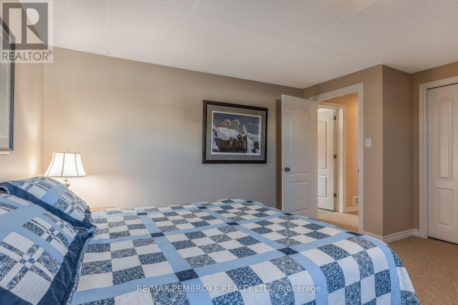 41 Oak Avenue, Petawawa, Ontario  K8H 0B5 - Photo 37 - X12754144