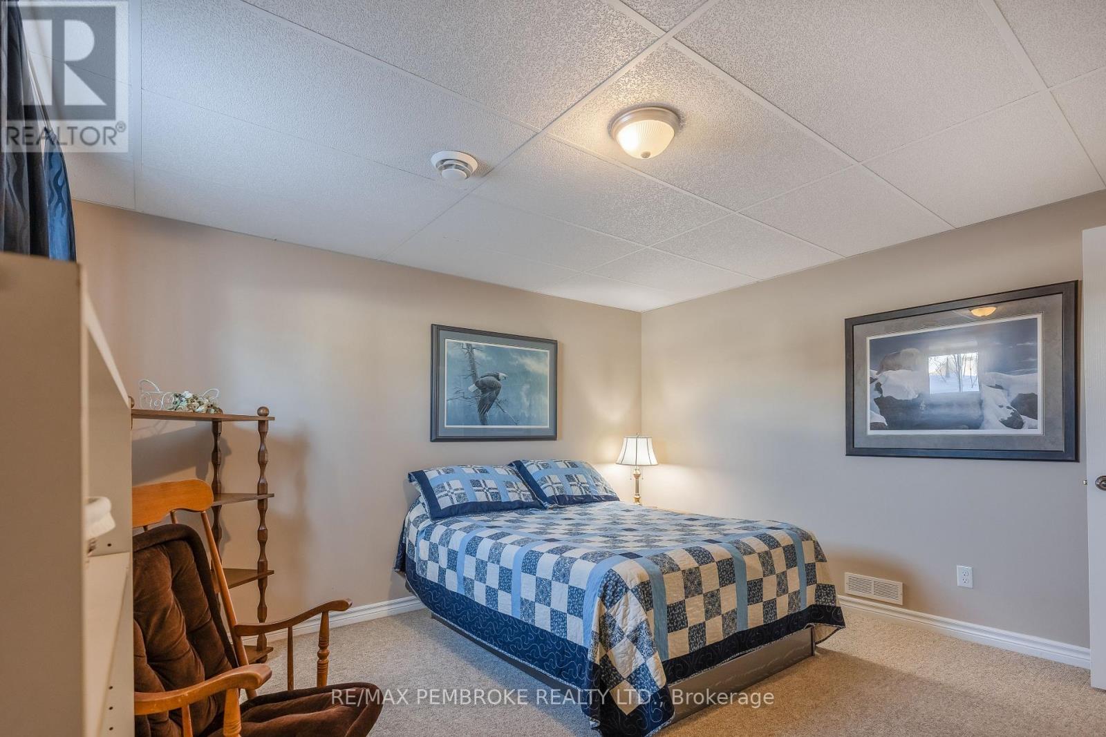 41 Oak Avenue, Petawawa, Ontario  K8H 0B5 - Photo 38 - X12754144