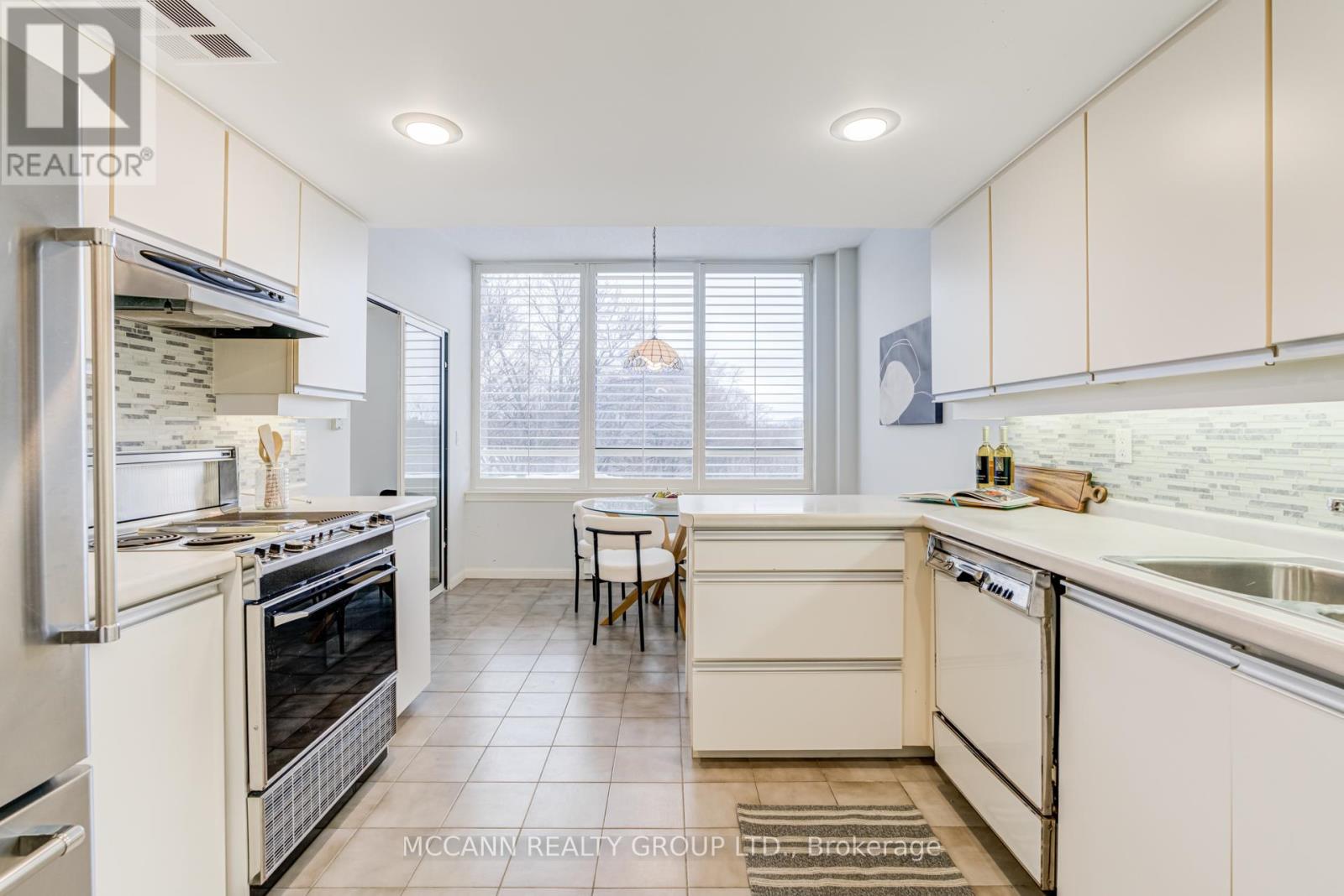 901 - 2900 Yonge Street, Toronto, Ontario  M4N 3N8 - Photo 16 - C12754606