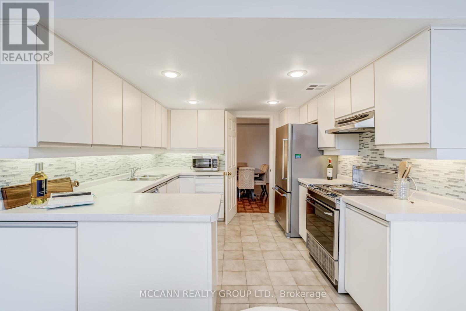 901 - 2900 Yonge Street, Toronto, Ontario  M4N 3N8 - Photo 17 - C12754606