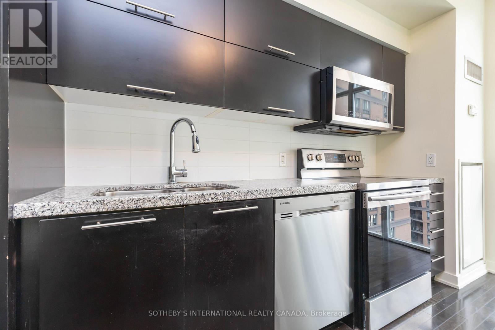 1117 - 21 Nelson Street, Toronto (Waterfront Communities), Ontario  M5V 1T8 - Photo 7 - C12754792