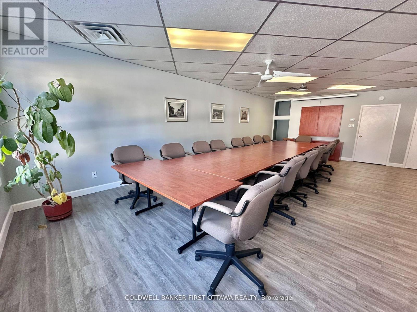 B2 - 2285 St Laurent Boulevard, Ottawa, Ontario  K1G 4Z4 - Photo 5 - X12754424