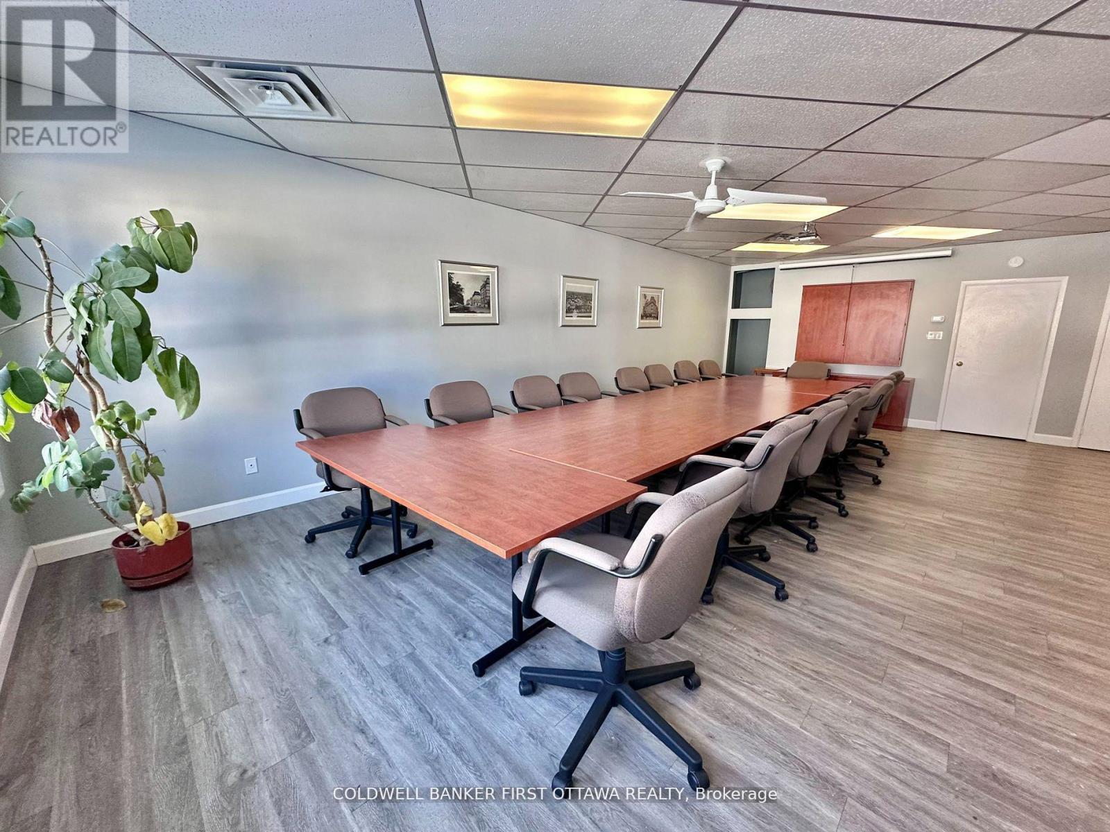 B2 - 2285 St Laurent Boulevard, Ottawa, Ontario  K1G 4Z4 - Photo 7 - X12754424