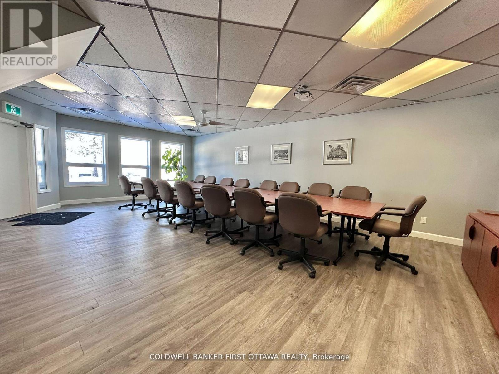 B2 - 2285 St Laurent Boulevard, Ottawa, Ontario  K1G 4Z4 - Photo 9 - X12754424