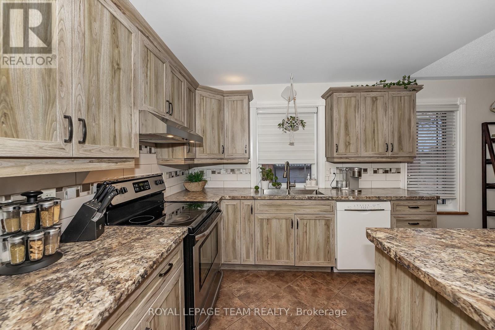 7 Main Street, Whitewater Region, Ontario  K0J 1K0 - Photo 12 - X12754572