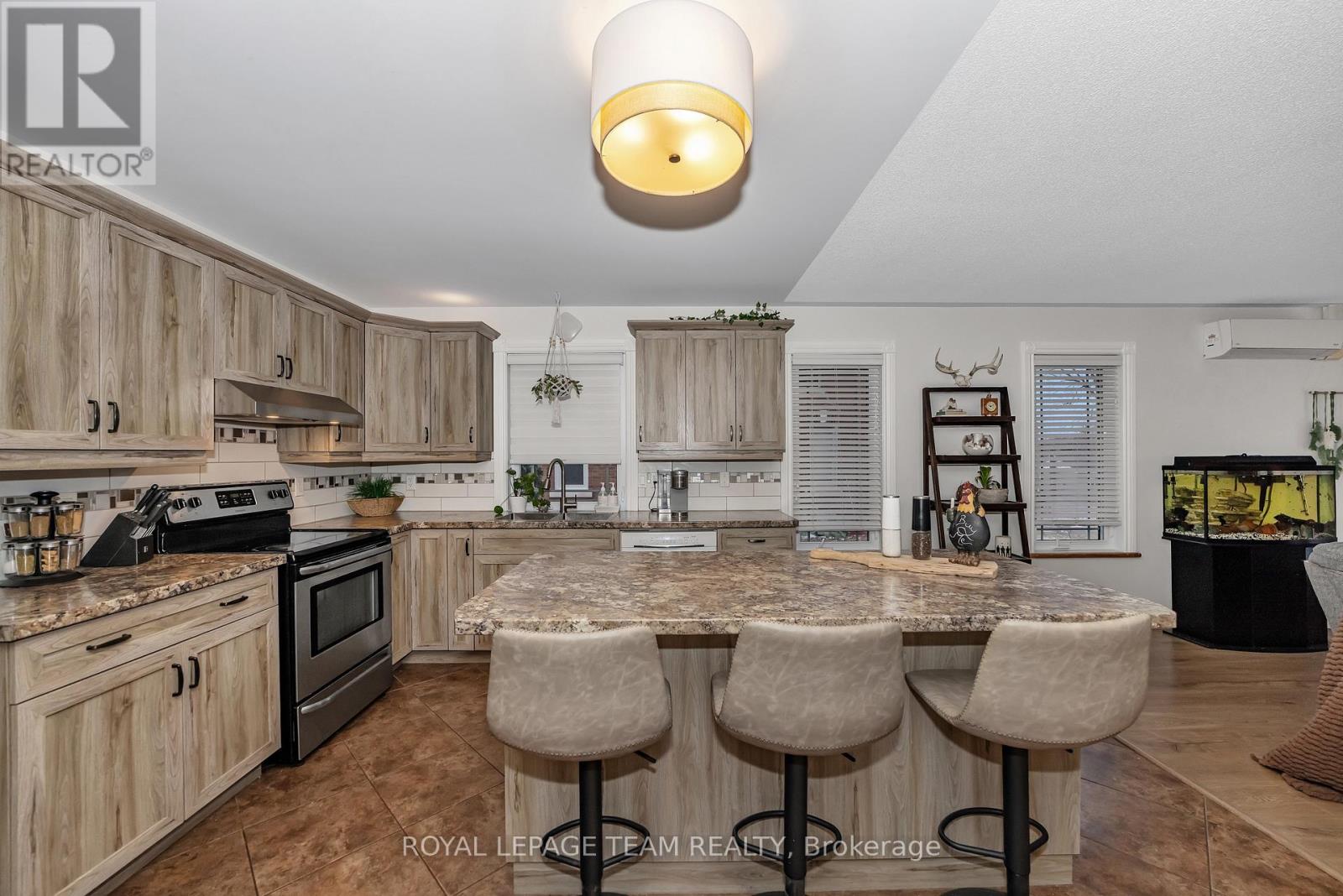 7 Main Street, Whitewater Region, Ontario  K0J 1K0 - Photo 14 - X12754572